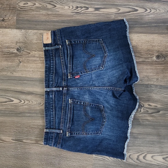 Levi's Jean Shorts - Picture 7 of 7